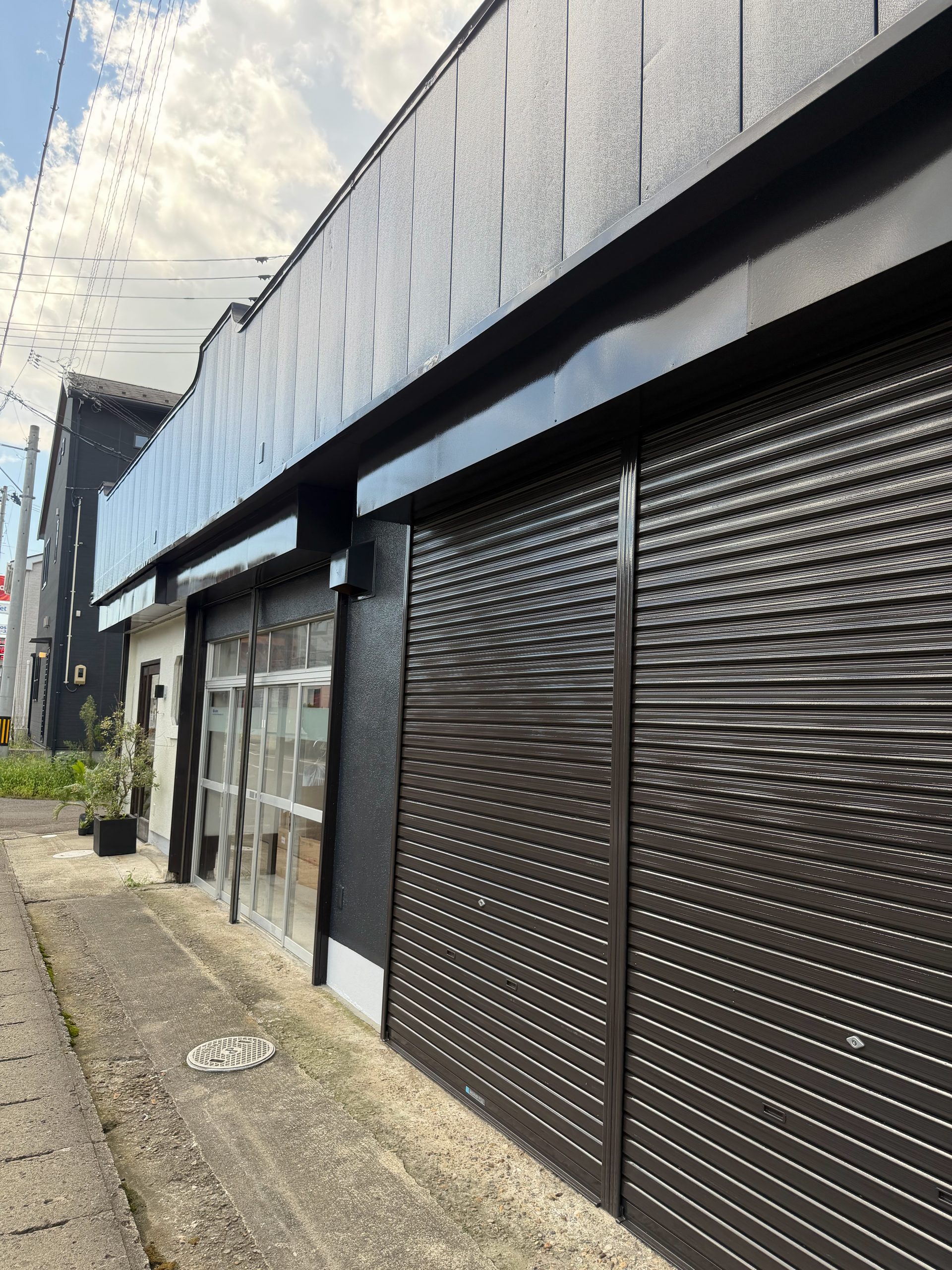 多賀城市S様所有店舗のシャッター塗装後